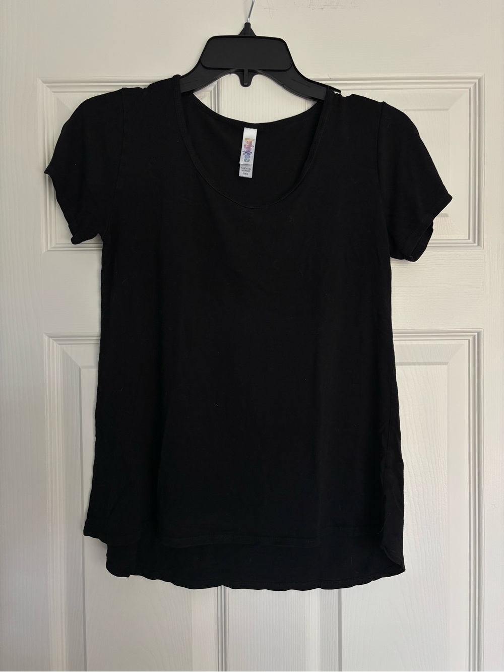 LuLaRoe Women’s Black Short Sleeve Scoop Neck Tee